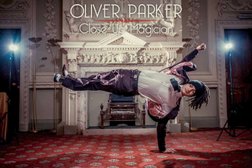 Close Up Magician - Oliver Parker in Leeds
